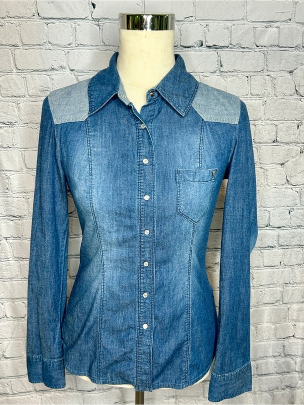 GUESS Small Denim Chambray Western Shirt Snap Front Contrast Yoke